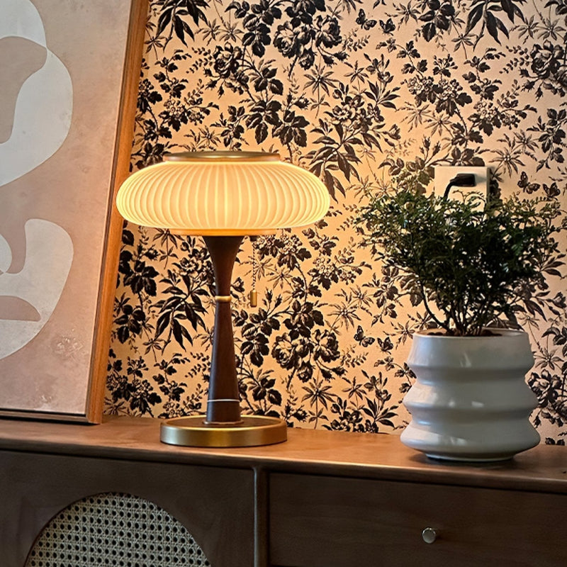 Elegancka Lampa z Drewna Ciepłe Światło dla Harmonijnego Wnętrza