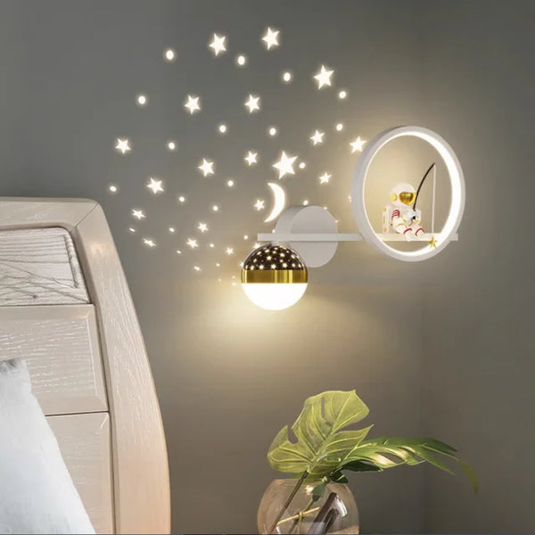 Designerska lampa ścienna dla dziecięcego wnętrza