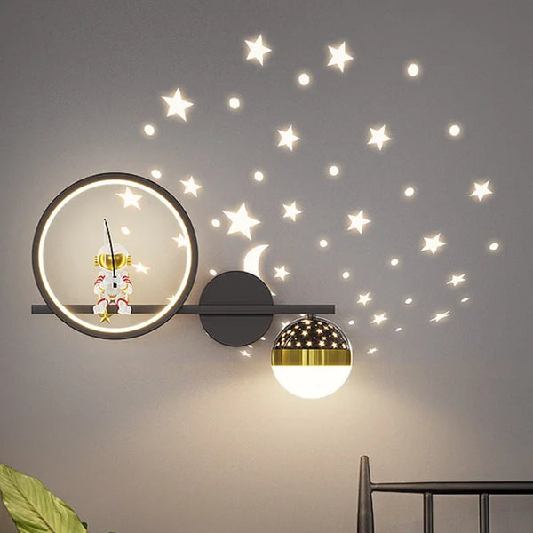 Designerska lampa ścienna dla dziecięcego wnętrza