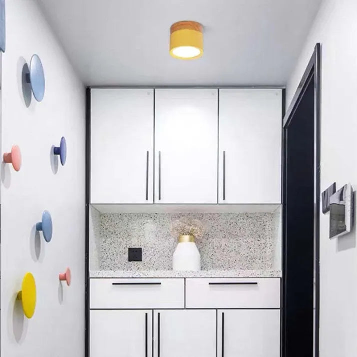 Minimalistyczna lampa sufitowa z LED-owym blaskiem