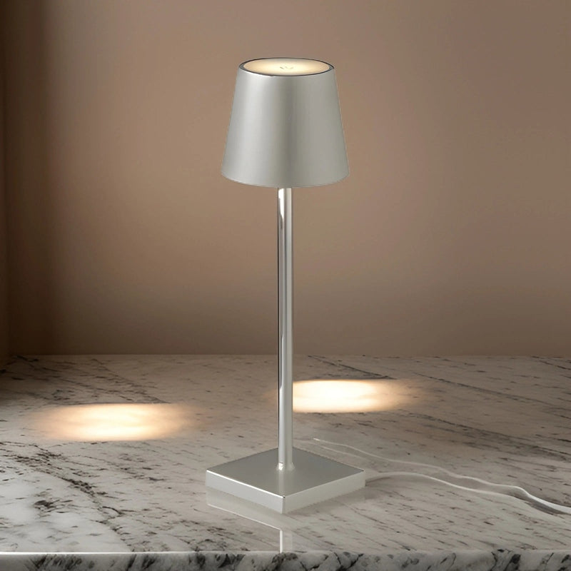 Lampa stołowa, która ładuje się bez kabli!