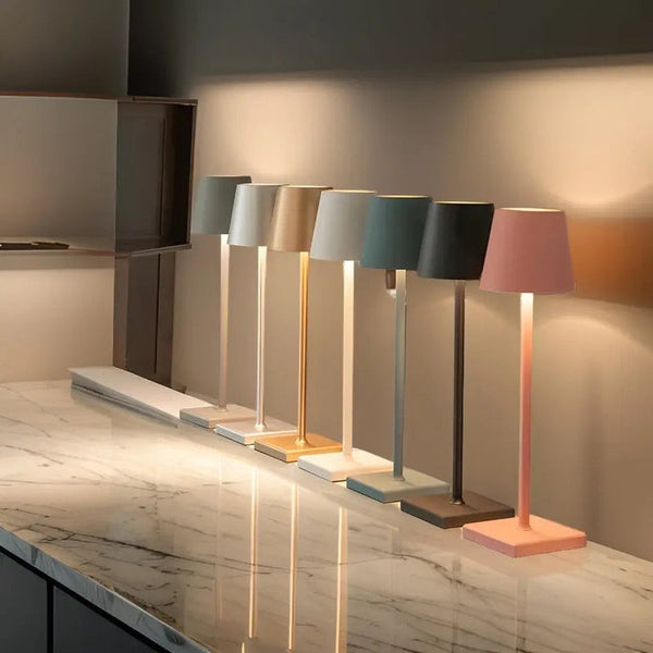 Lampa stołowa, która ładuje się bez kabli!