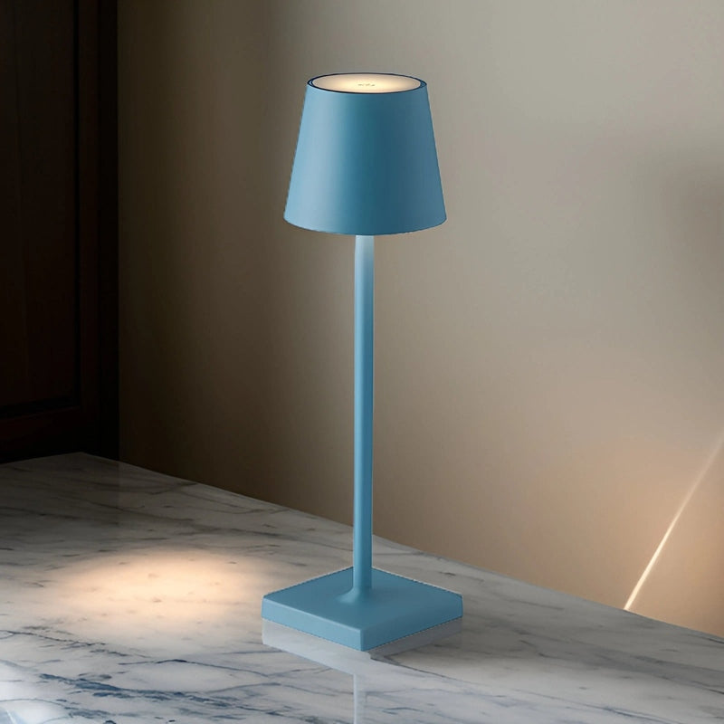 Lampa stołowa, która ładuje się bez kabli!