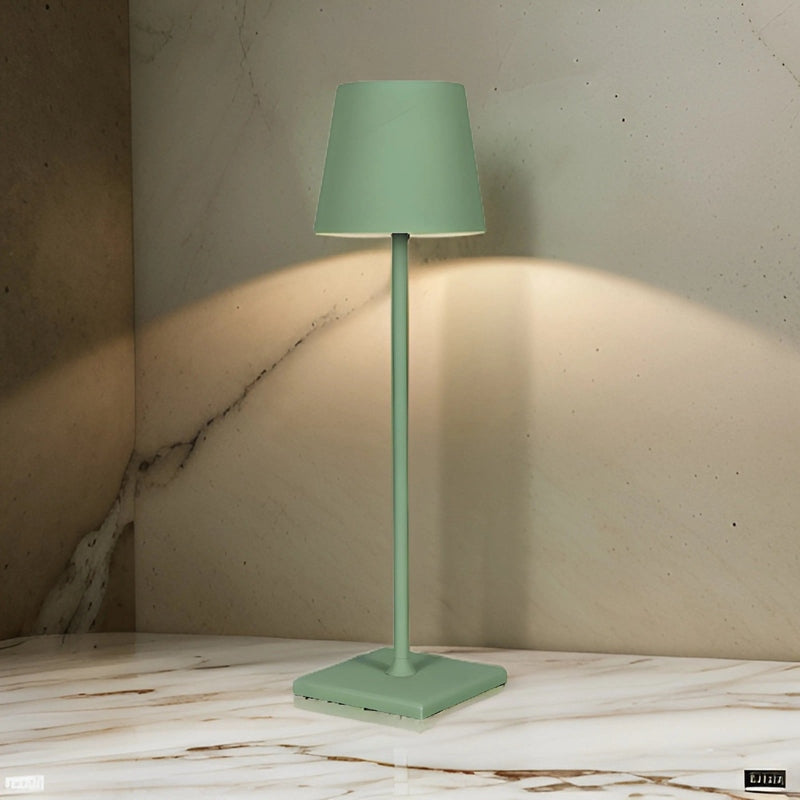 Lampa stołowa, która ładuje się bez kabli!