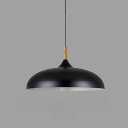 Wytrzymała dębowa lampa sufitowa zapewniająca ponadczasowe oświetlenie