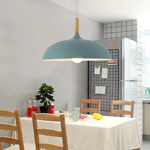 Wytrzymała dębowa lampa sufitowa zapewniająca ponadczasowe oświetlenie