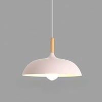 Wytrzymała dębowa lampa sufitowa zapewniająca ponadczasowe oświetlenie
