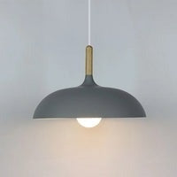 Wytrzymała dębowa lampa sufitowa zapewniająca ponadczasowe oświetlenie