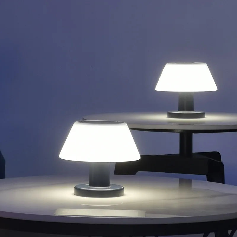 Przenośna lampa stołowa z długim czasem pracy