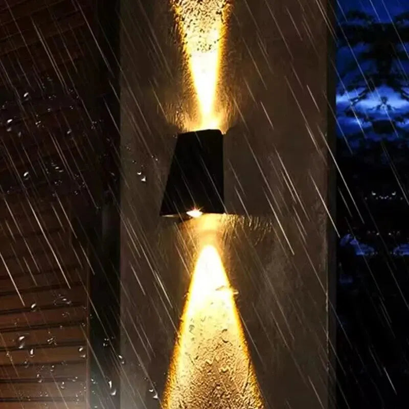 Zachód słońca zamknięty w lampce