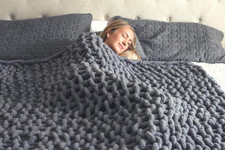 Przytulny Dzianinowy Koc 80x100 cm i 100x120 cm – Stylowy Dodatek do Wnętrz na Jesień i Zimę 6
