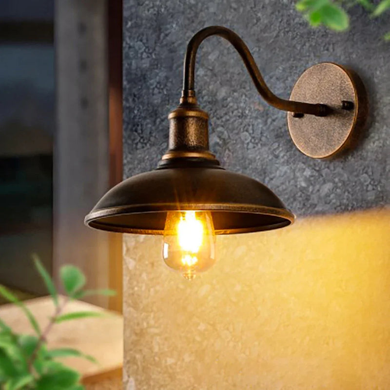 Elegancka lampa ścienna w retro designie