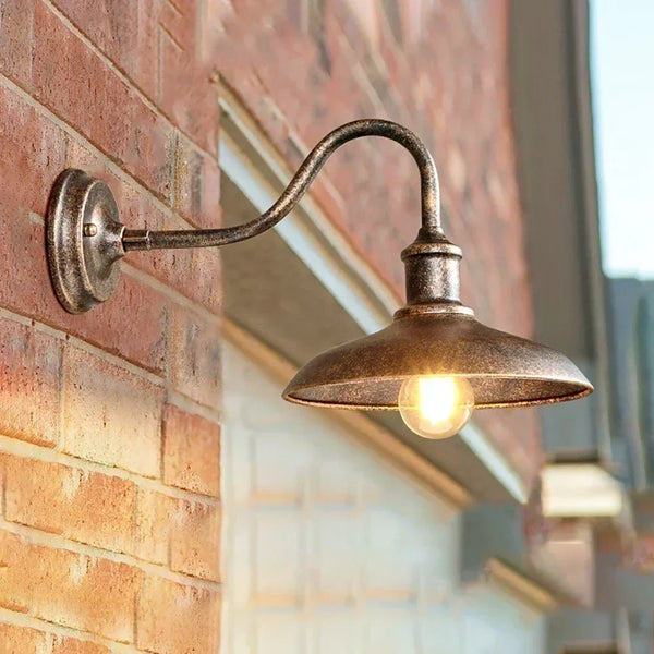 Elegancka lampa ścienna w retro designie