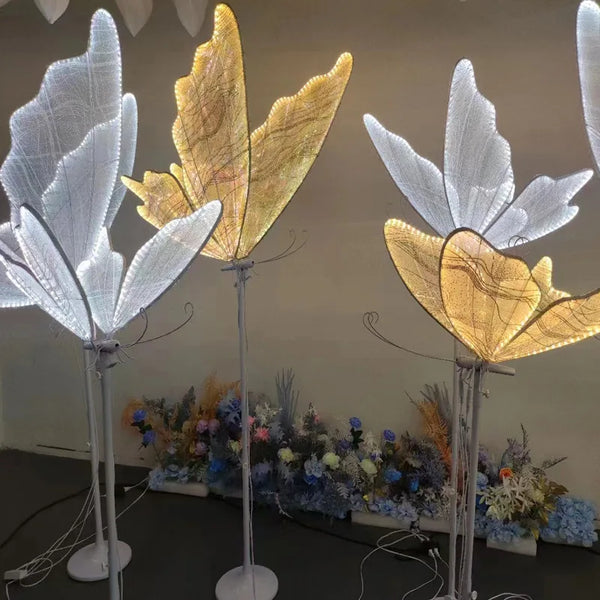 Lampa Sufitowa Wzór Elegancka Dekoracja Z Wiszącymi Motylami