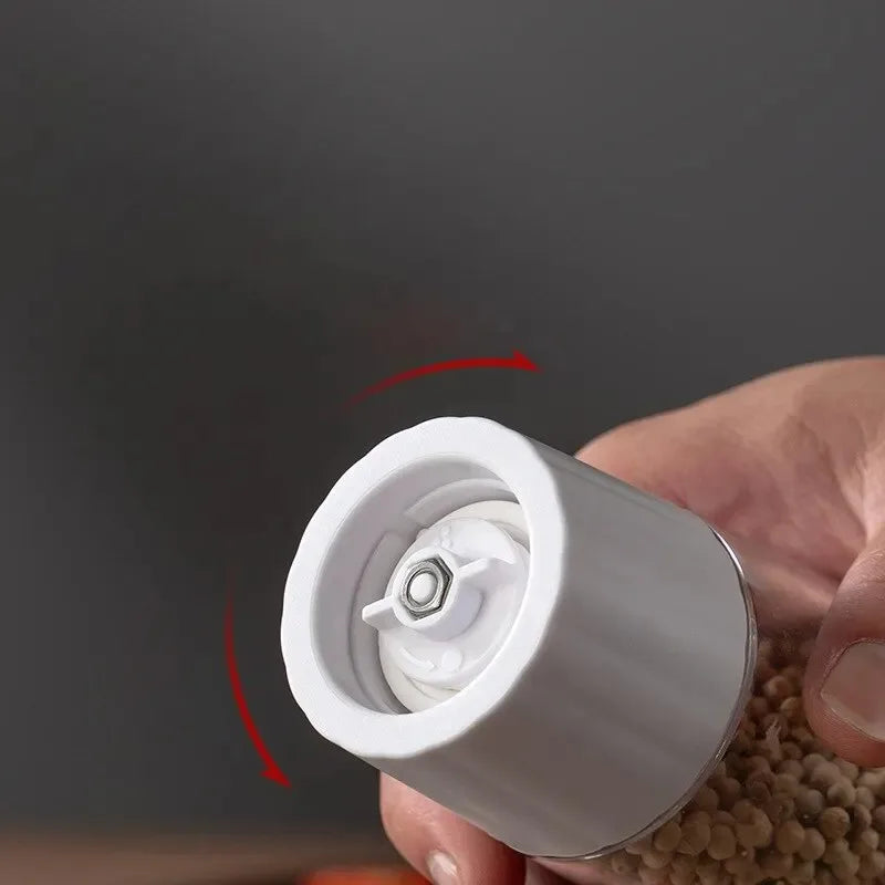 Stylowy młynek do pieprzu z eleganckim obrotem