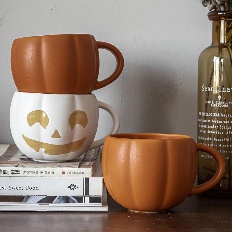 Uroczy kubek ceramiczny w kształcie dyni na jesienne napoje