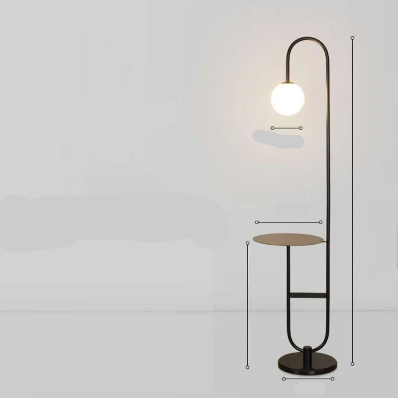 Nordycka lampa stojąca z marmurowym stolikiem