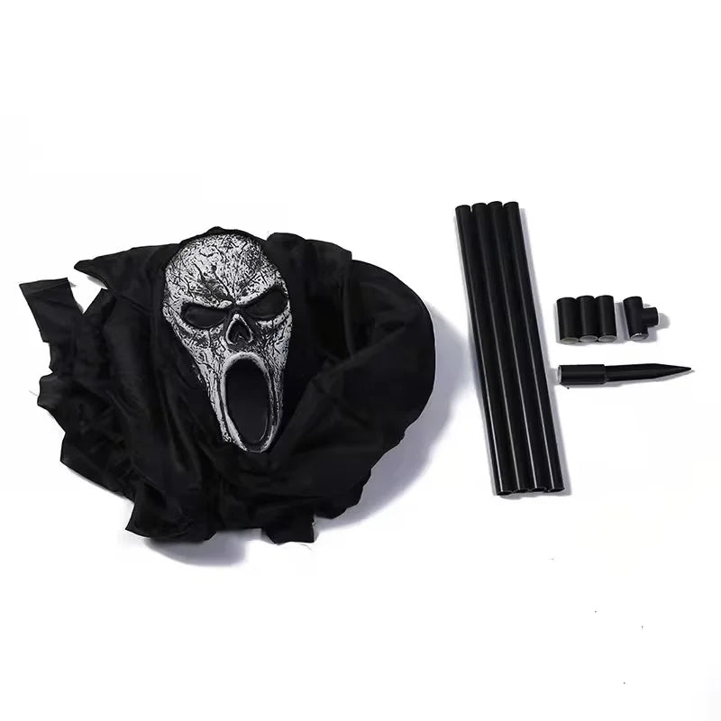 Wiszący duch-straszak do ogrodu — dekoracja Halloween i odstraszacz ptaków