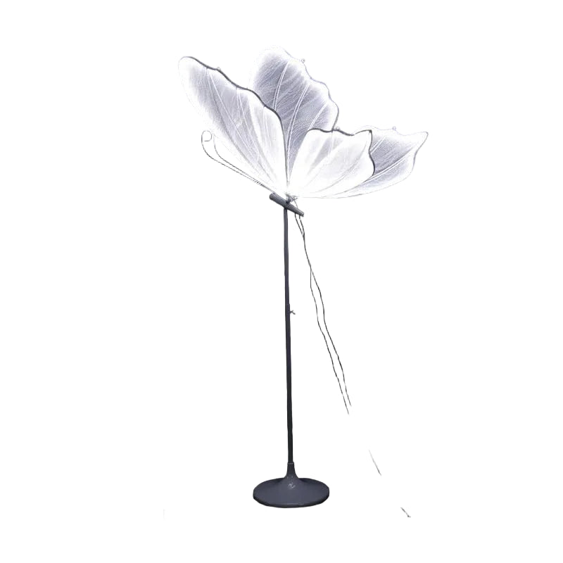 Lampa Sufitowa Wzór Elegancka Dekoracja Z Wiszącymi Motylami