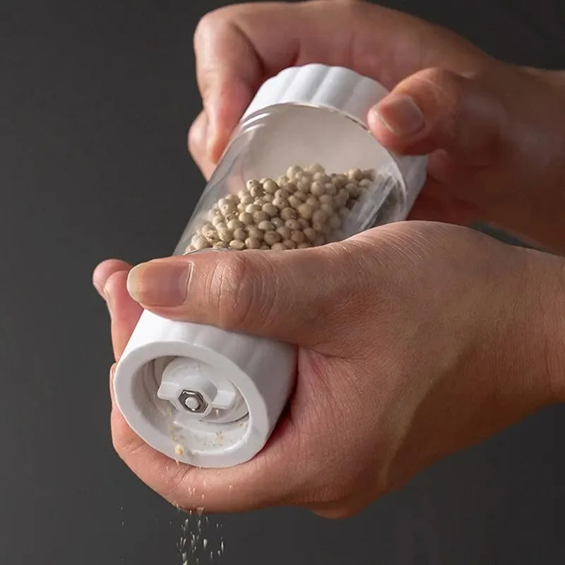 Stylowy młynek do pieprzu z eleganckim obrotem