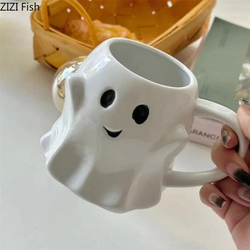 Delikatny Kubek Ceramiczny z Figuralnym Duszkiem