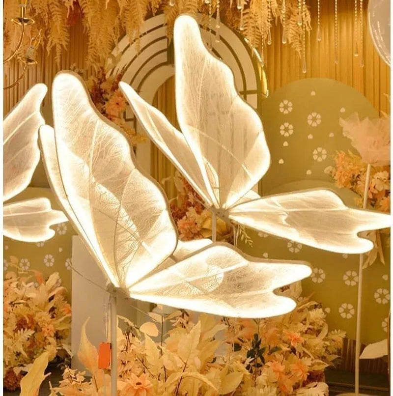 Lampa Sufitowa Wzór Elegancka Dekoracja Z Wiszącymi Motylami