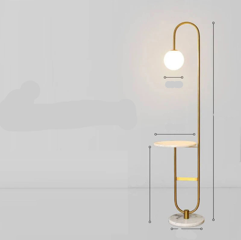 Nordycka lampa stojąca z marmurowym stolikiem