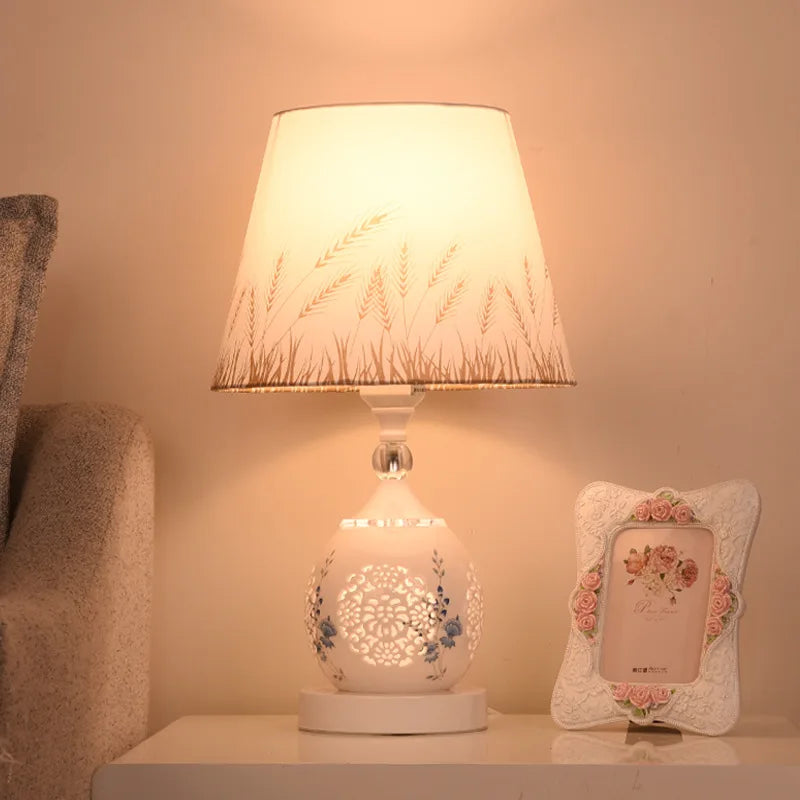 Stylowa Lampa z Delikatnym Kryształowym Połyskiem