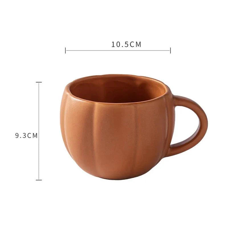 Uroczy kubek ceramiczny w kształcie dyni na jesienne napoje