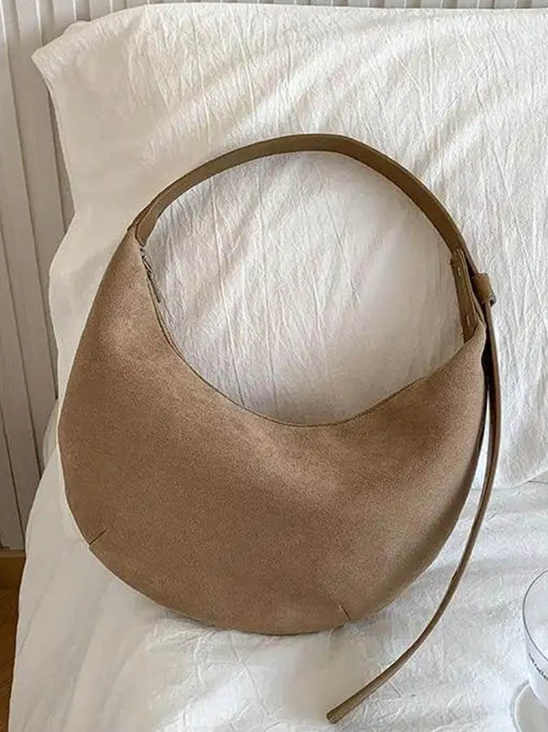 Zamszowa elegancja w nietuzinkowym kształcie