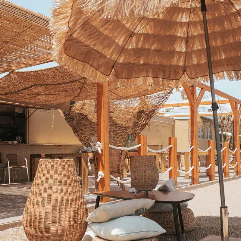 Stylowa ochrona przed słońcem na tarasie i w ogrodzie