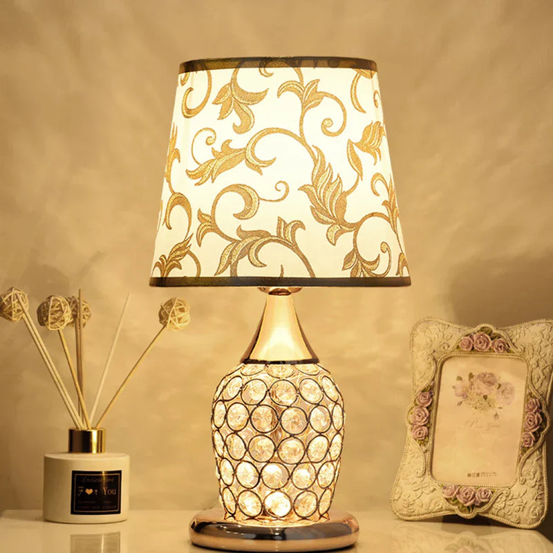 Stylowa Lampa z Delikatnym Kryształowym Połyskiem
