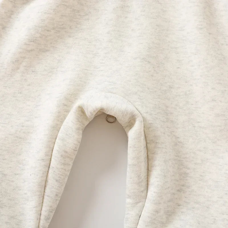 Praktyczny i miękki kombinezonik dla ruchliwych dzieci