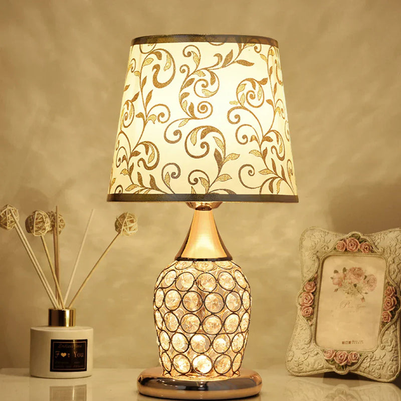 Stylowa Lampa z Delikatnym Kryształowym Połyskiem
