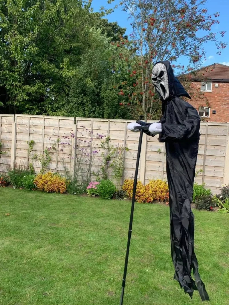 Wiszący duch-straszak do ogrodu — dekoracja Halloween i odstraszacz ptaków