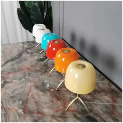 Nowoczesna Lampa Biurkowa z Metalowym Trójnogiem