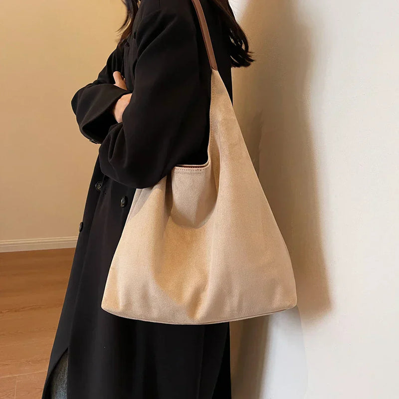 Zamszowa elegancja w lekkim wydaniu