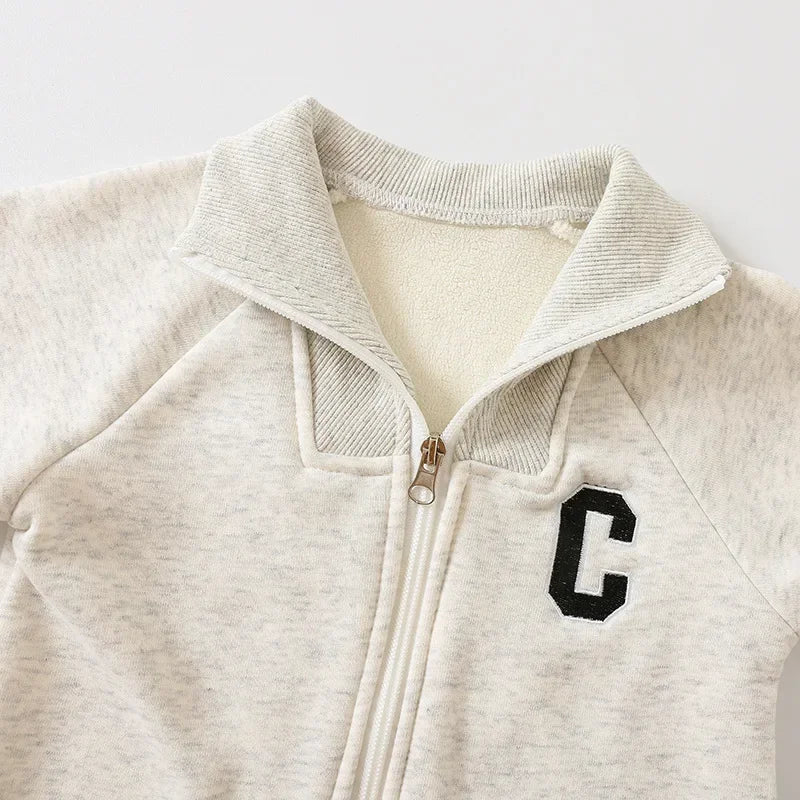 Praktyczny i miękki kombinezonik dla ruchliwych dzieci