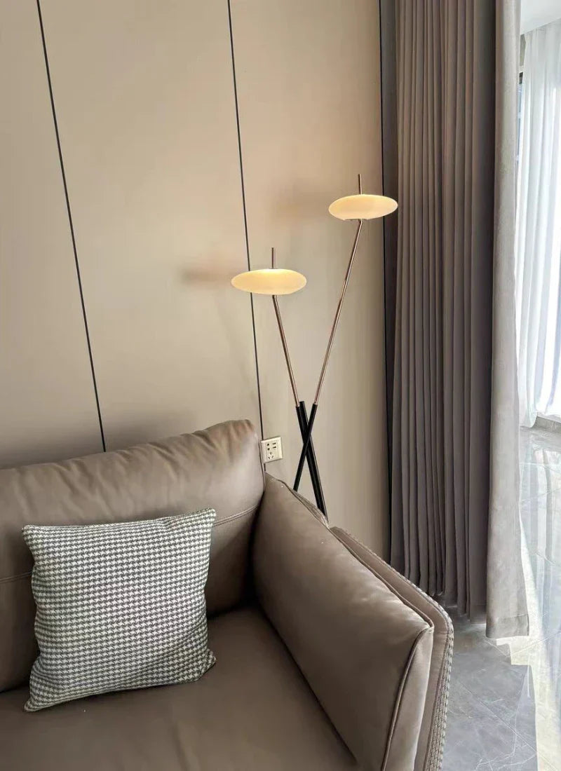 Nordycka lampa stojąca LED nowoczesny minimalizm w Twoim wnętrzu!