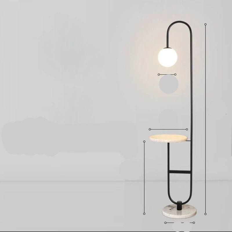 Nordycka lampa stojąca z marmurowym stolikiem