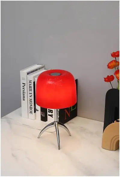 Nowoczesna Lampa Biurkowa z Metalowym Trójnogiem