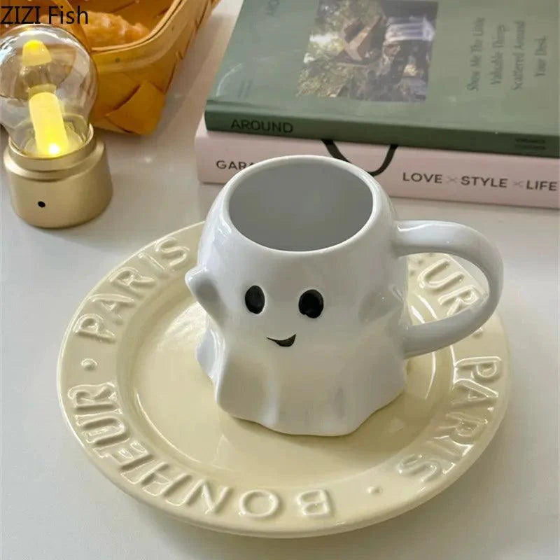 Delikatny Kubek Ceramiczny z Figuralnym Duszkiem