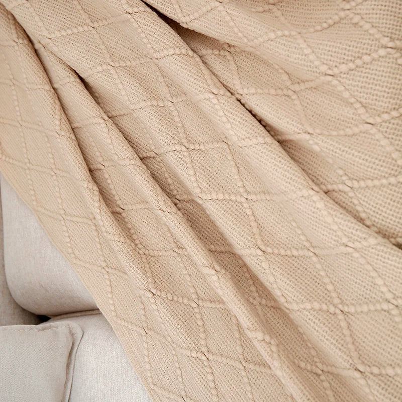 Przytulny koc z nutą skandynawskiego stylu