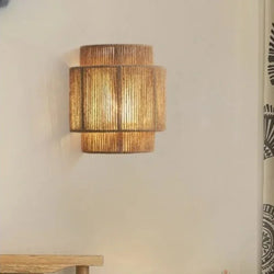 Ścienna lampa LED z naturalnym brązowym wykończeniem i sznurem konopnym