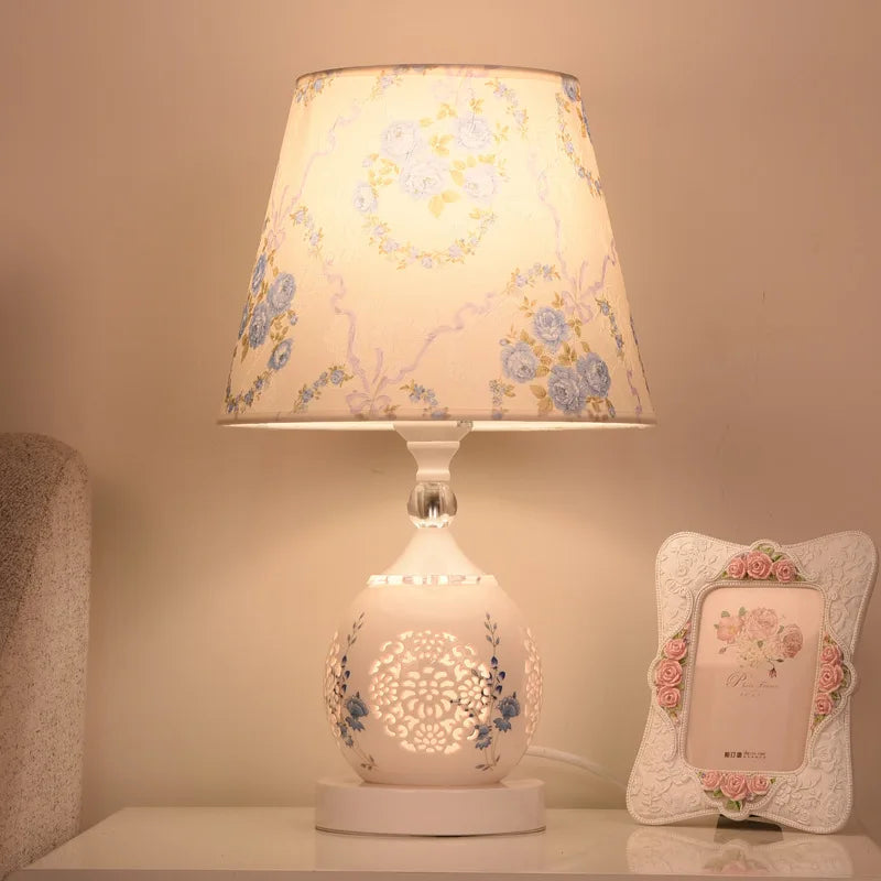 Stylowa Lampa z Delikatnym Kryształowym Połyskiem