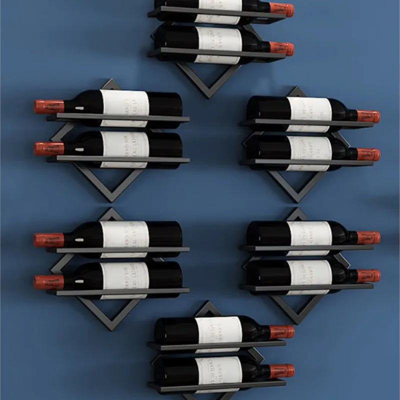 Ekskluzywny stojak na wino o stylowym wyglądzie i praktycznym przechowywaniu