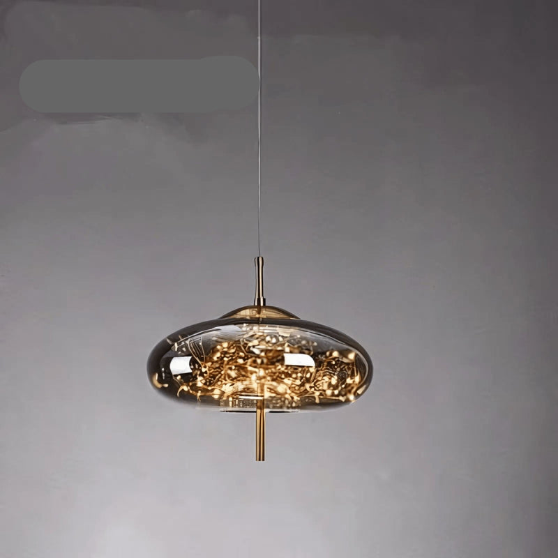 Elegancka Lampa Wisząca ze Szklaną Kloszem i Motywem Wróżki