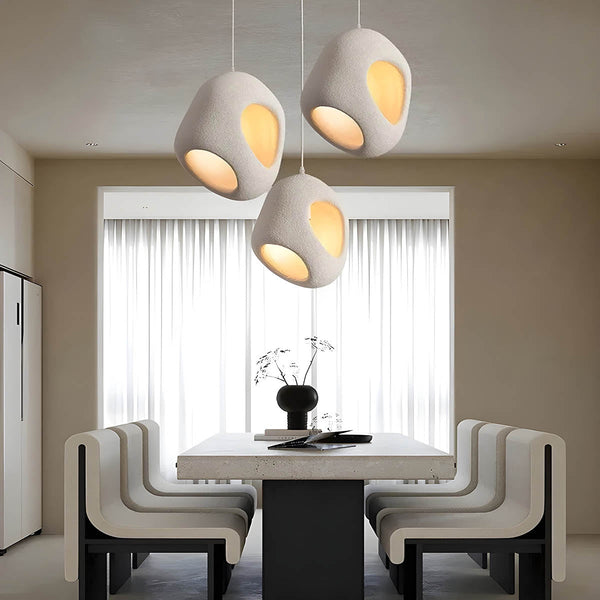 Lampa, która emanuje naturalnym pięknem i prostotą, idealna do współczesnych wnętrz
