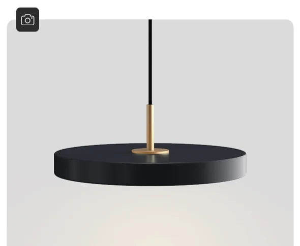 Nowoczesna lampa UFO z metalicznym wykończeniem