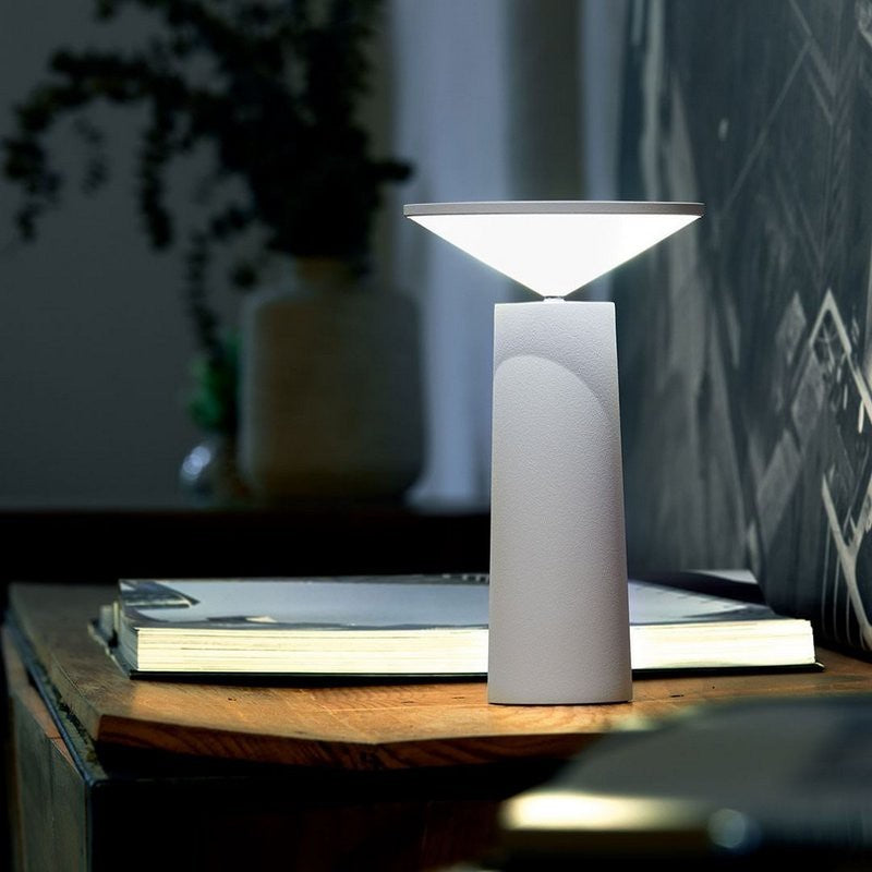 Nowoczesna lampa z regulowanym blaskiem
